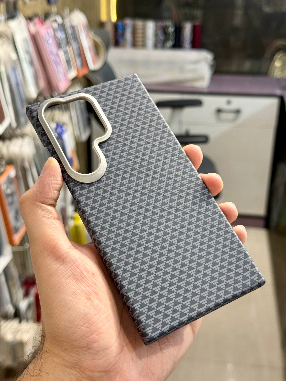 Black Pyramid Carbon MagSafe Case for SAM Galaxy (Side Cut)