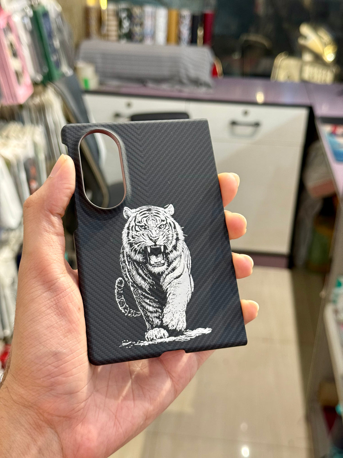 Luxo Tiger Carbon MagSafe case for SAM Galaxy Fold