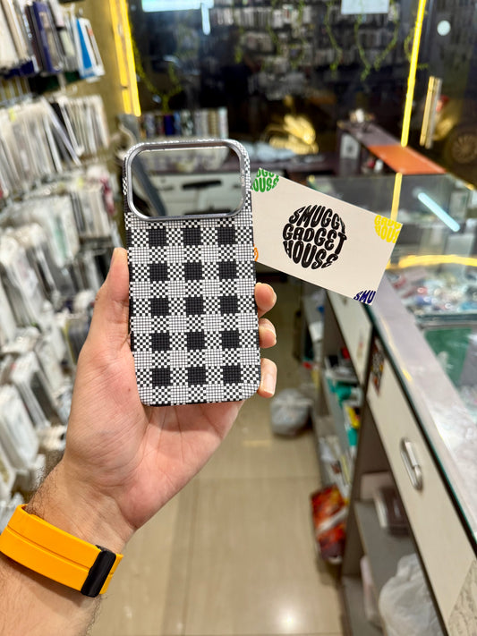 Og White Aramid Fibre MagSafe Case for Iphone (Black)