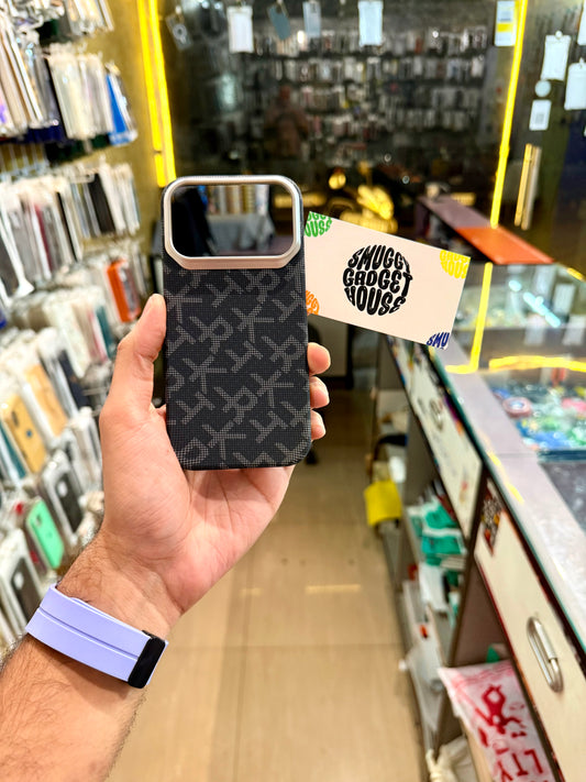 Crazy Black Aramid Fibre MagSafe Case for Iphone (Side Cut)