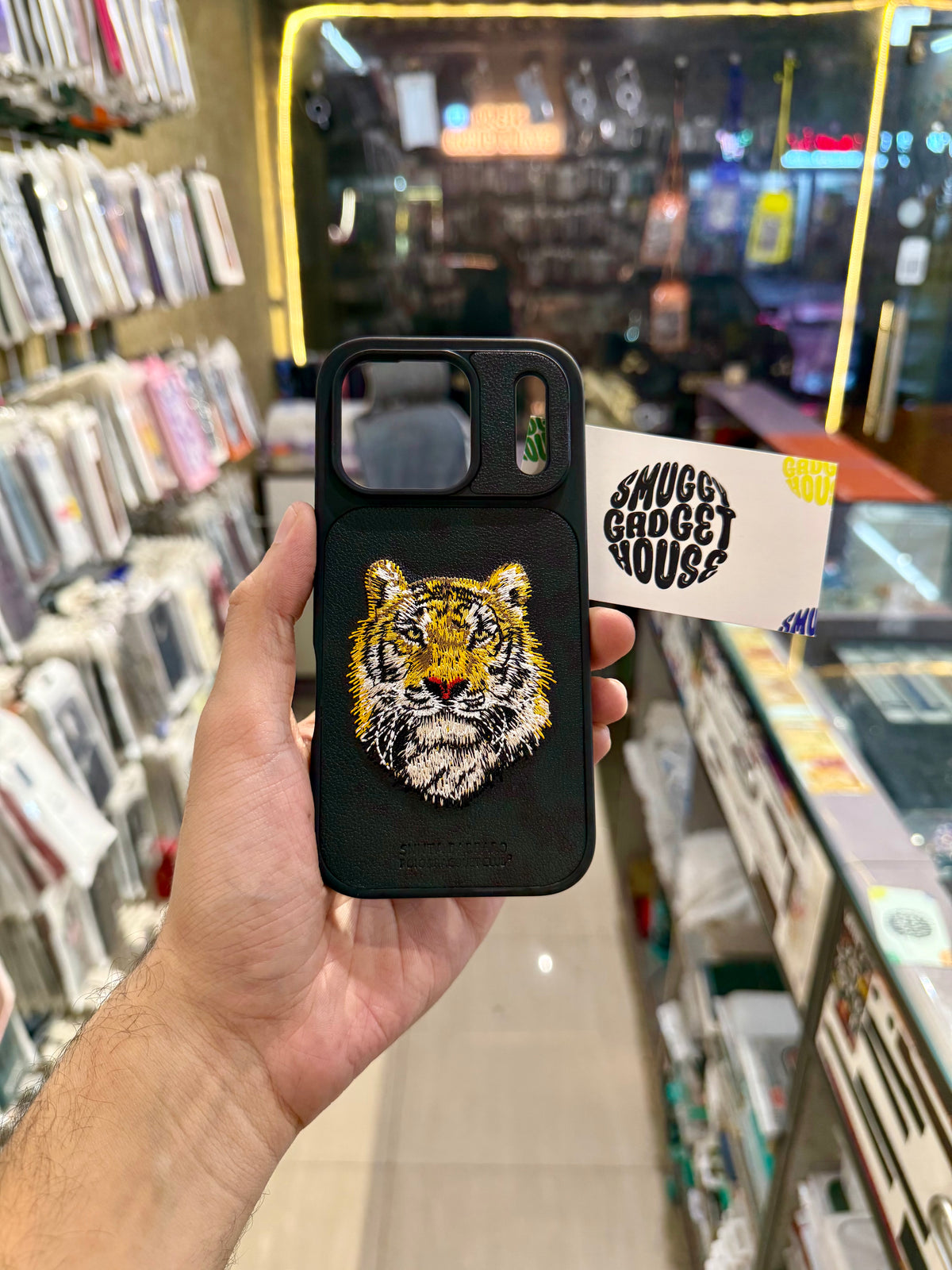 Golden Tiger Embroidery Case for Iphone (Black)