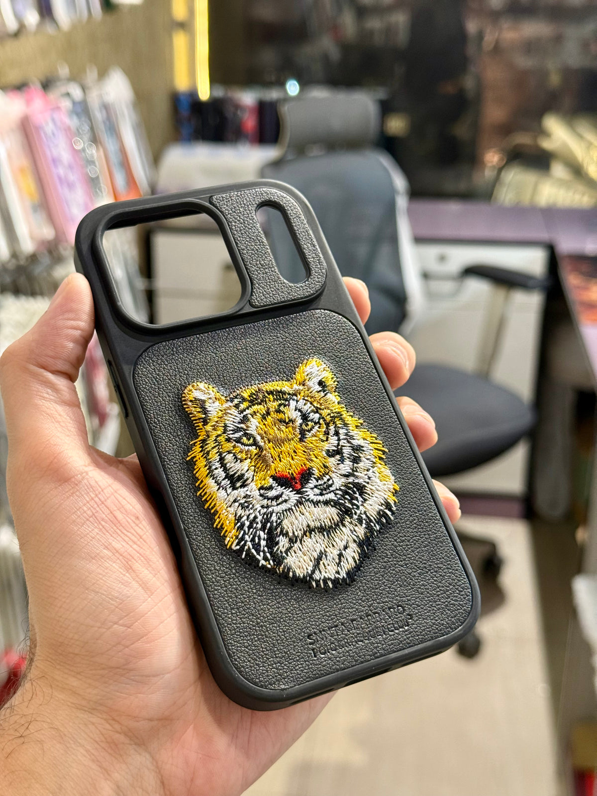 Golden Tiger Embroidery Case for Iphone (Black)